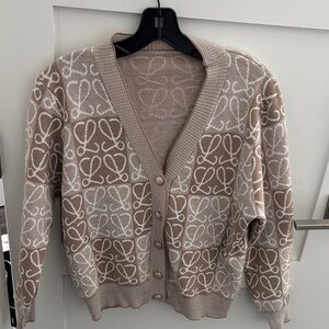Women's Beige and White Patterned Sweater